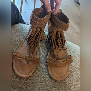 Minnetonka gladiator sandals size 10